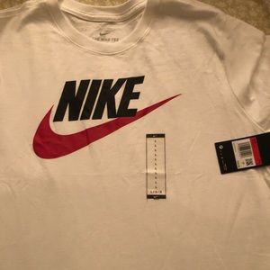 Nike t-shirts Large